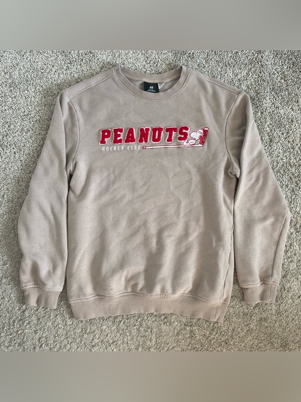 H&M Beige Crewneck Sweatshirt with Red Peanuts Applique